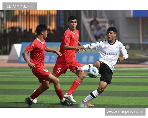 喀什六中足球队球星带领团队征战赛场展现青春风采